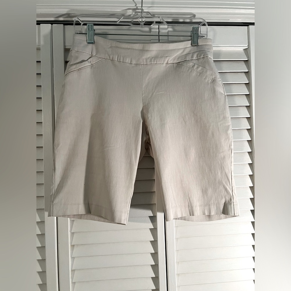 IZOD Tab Golf shorts, size- 8